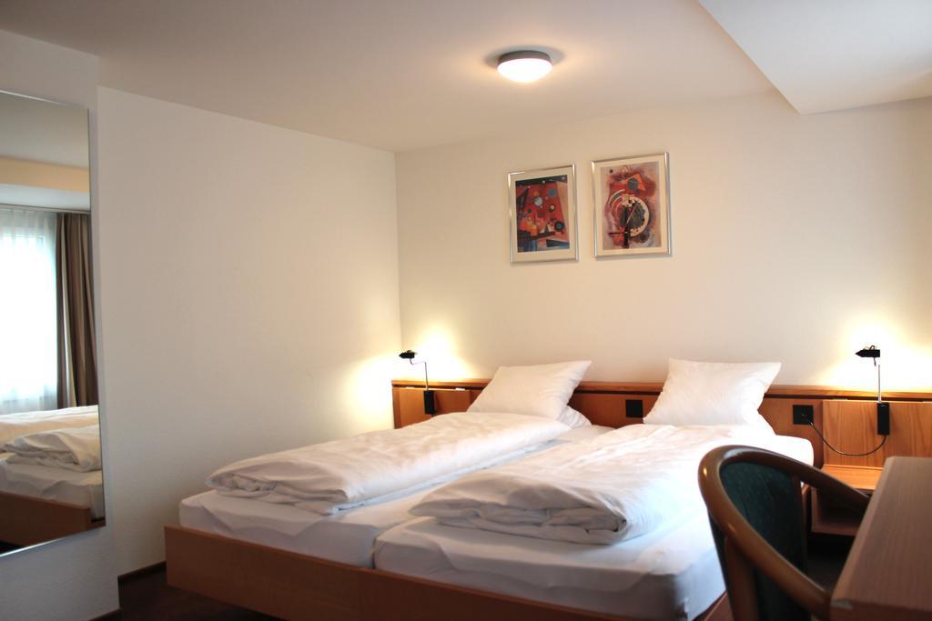 Hotel Freihof Swiss Lodge Unterägeri Quarto foto